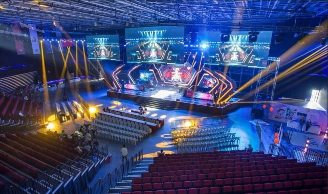 认为他的举 认为他的举